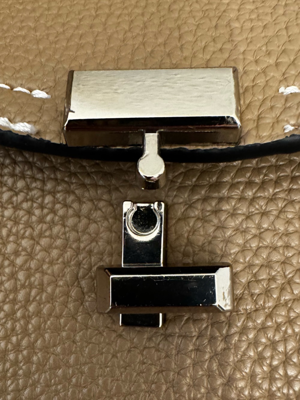 Toteme T-Lock Leather Shoulder Bag Large Taupe Gold Hardware - Picture 5 of 12